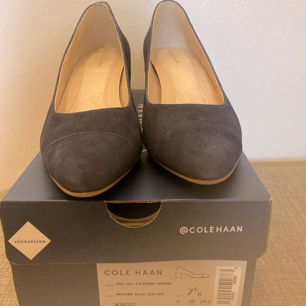 Cole Haan Go to Pump in marine Blue suede size 7.5 - Picture 2 of 6